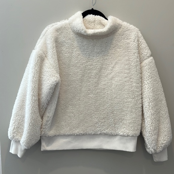 Gap Lined Fluffy Crew, Size S, White, EUC - Picture 1 of 4
